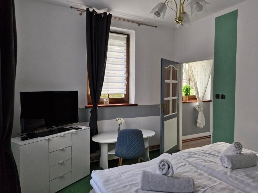 Waldhof Hotel Jirikov  Екстериор снимка